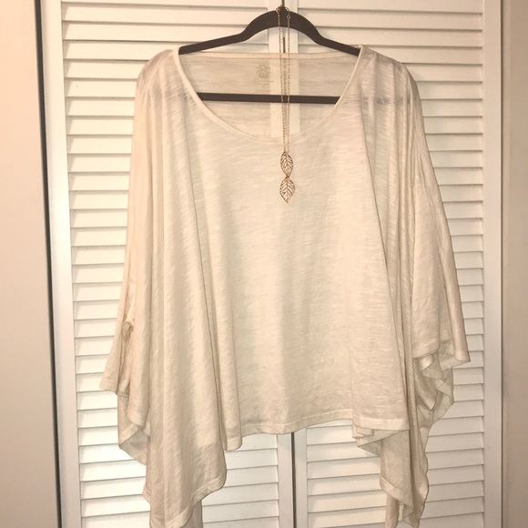 Jessica Simpson Tops - 🔥Jessica Simpson Bat wing stylish Top🔥✨✨✨✨✨ Jessica Simpson Tops - 🔥Jessica Simpson Bat wing stylish Top🔥✨✨✨✨✨